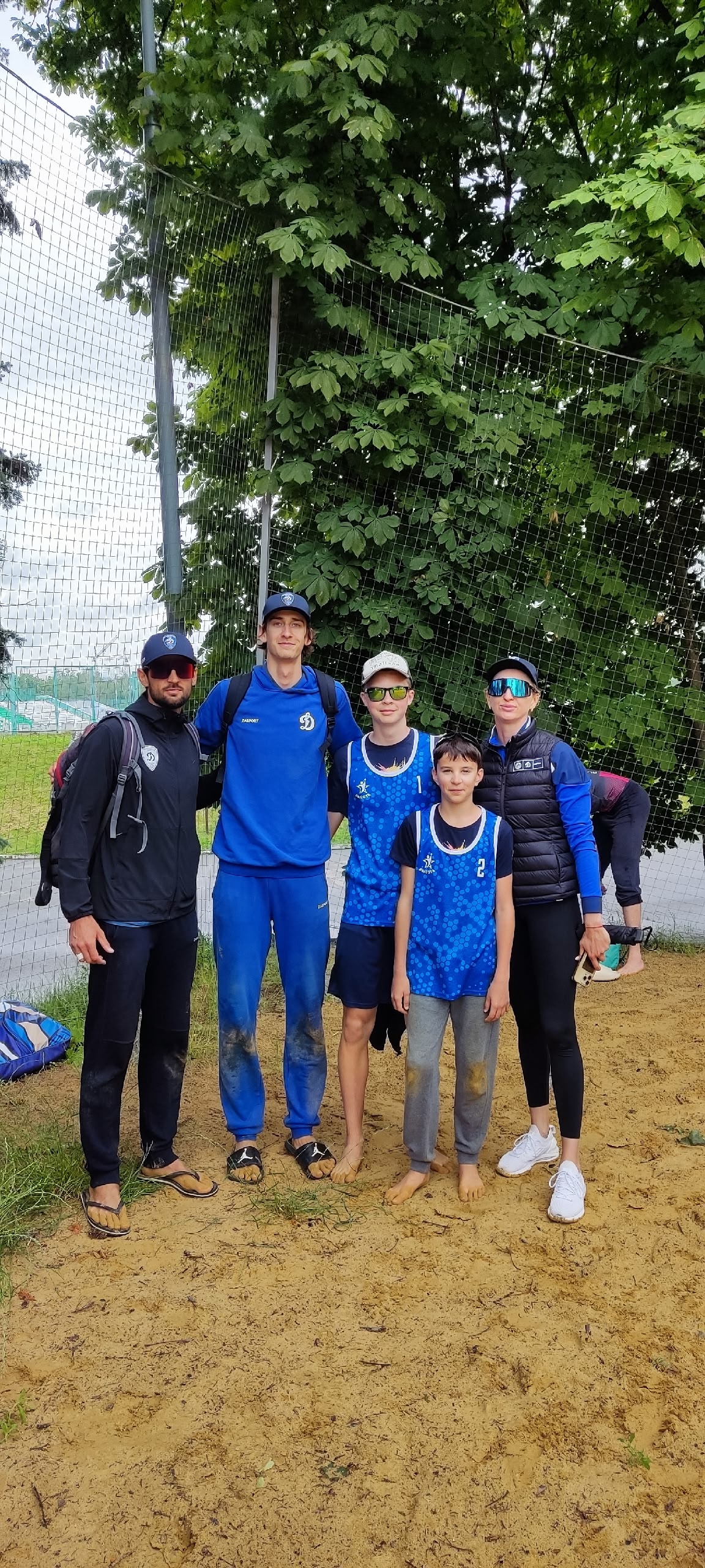 Сами играть не умеем, возле звёзд постояли:
Вячесл...